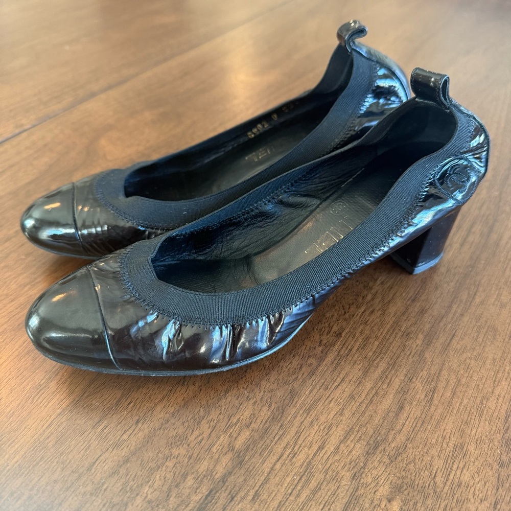 CHANEL CC Black Patent Ballet Pumps | Size 7.5 - Picture 5 of 7